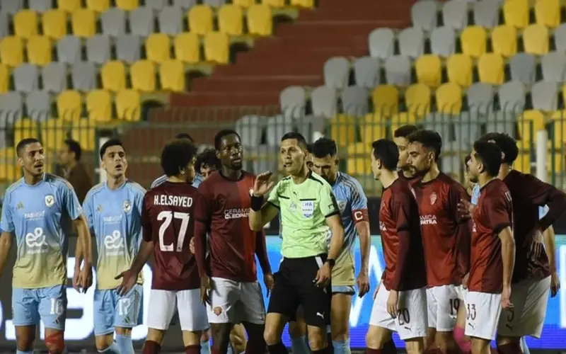 وفد رسمي.. تطورات جديدة بشأن شكوى الأهلي ضد محمود وفا حكم مباراة سيراميكا